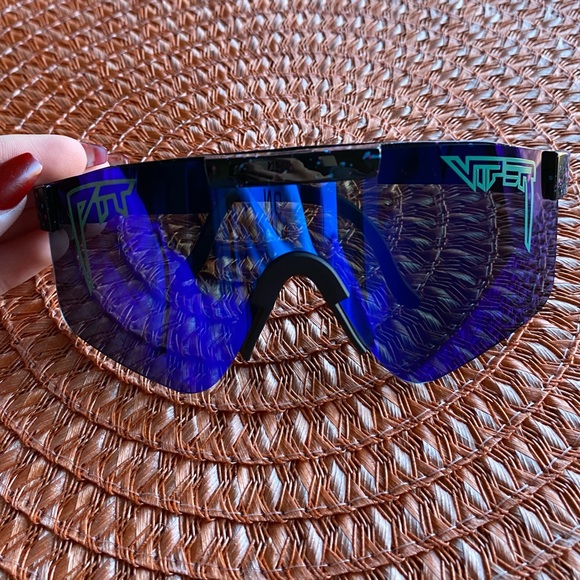 Blue Pit Vipers - Picture 1 of 2